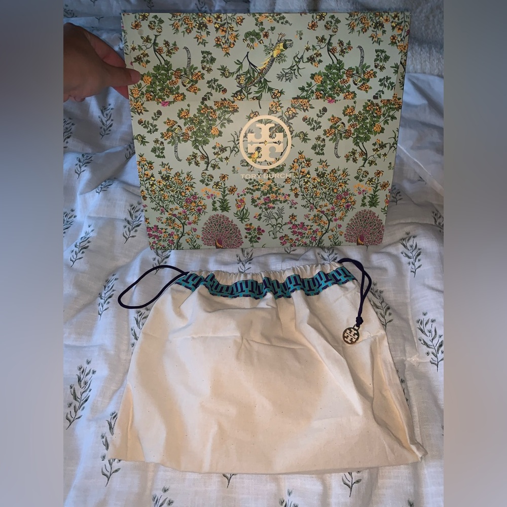 Tory Burch crossbody bag, UNUSED with tags, teal leather/gold hardware w/ tassel - Picture 7 of 8